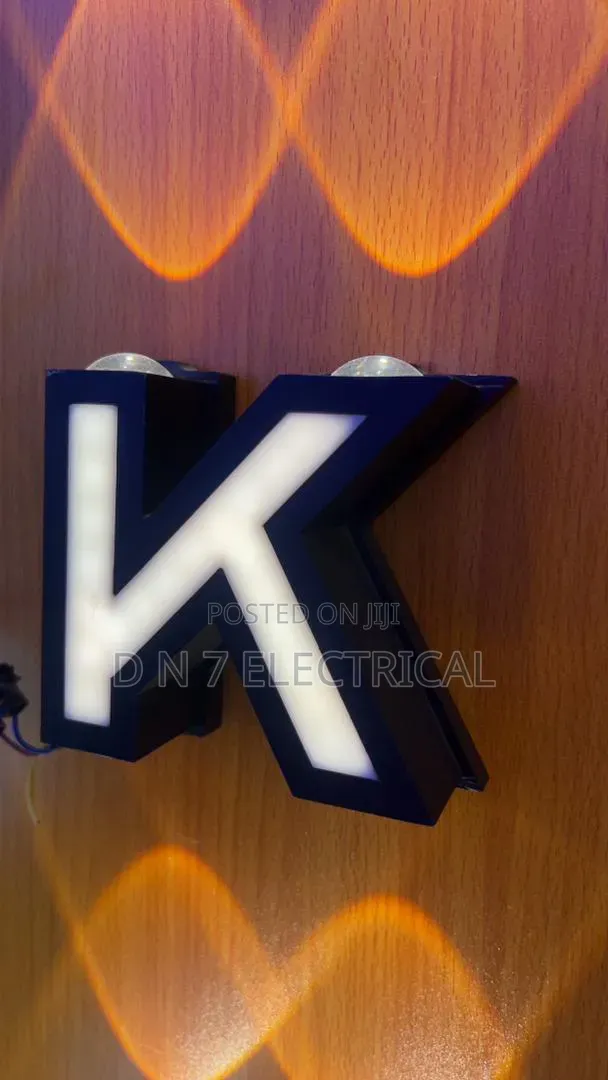Modern Geometric LED Outdoor Wall Light - 1