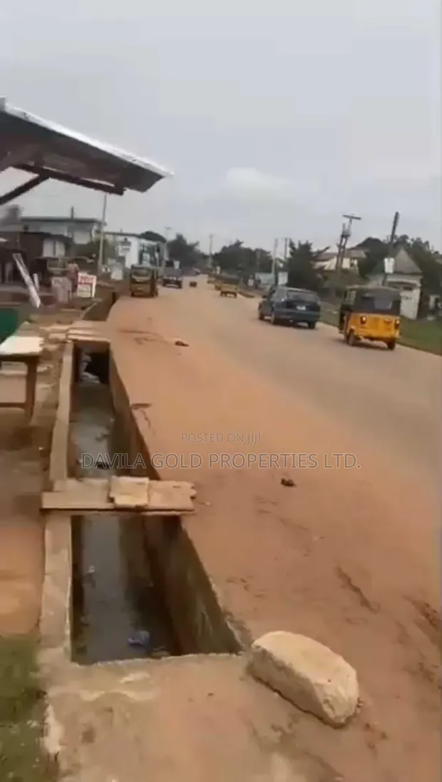 Prime Commercial Land on Ugbor/Amagba Tarred Road - 1