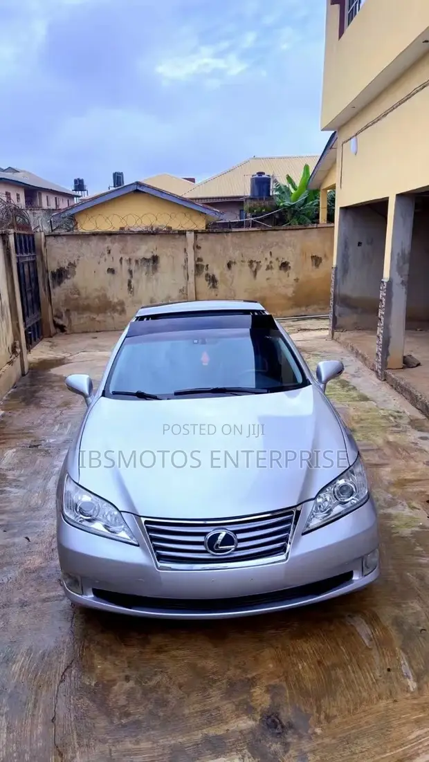 Lexus ES 350 2010 Silver - 1
