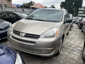 2004 Toyota Sienna LE FWD Minivan