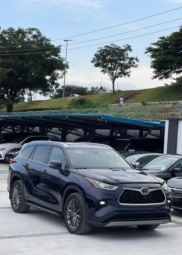2023 Toyota Highlander Platinum FWD Blue - 1