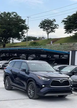 2023 Toyota Highlander Platinum FWD Blue