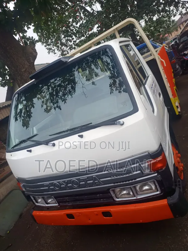 Toyota Dyna 200 Truck with 2RZ Engine - 1