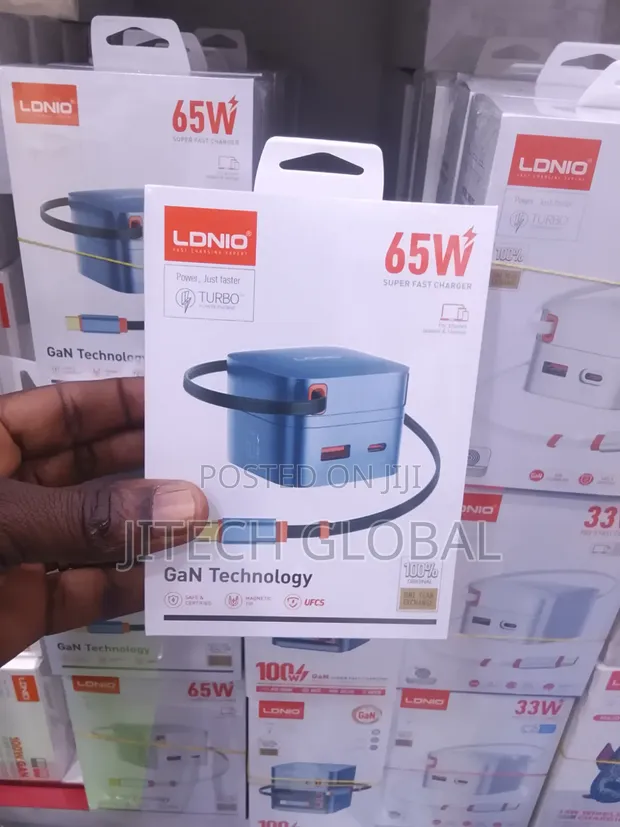 LDNIO Q10 65W Fast Charger with Retractable Cable - 1