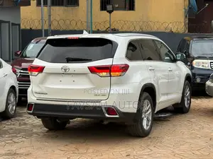 2018 Toyota Highlander XLE AWD V6 Fari