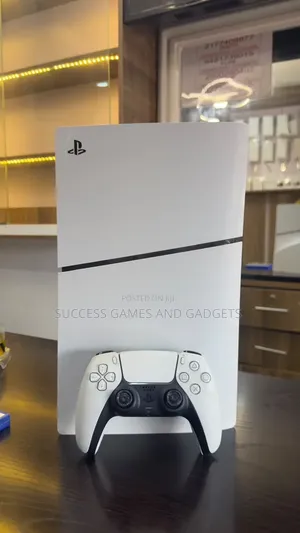 PS5 Slim Console tare da Mai Kula Daya