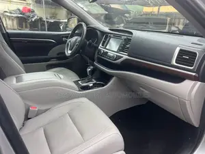 2017 Toyota Highlander Limited Platinum 4x2 V6 Silver
