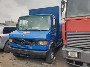 Mercedes-Benz 609 Space Cargo Truck