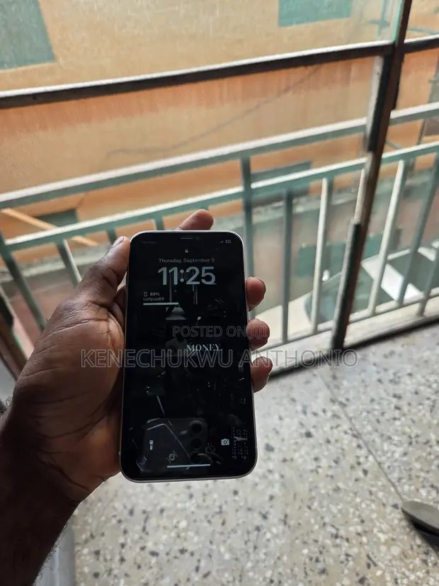 Apple iPhone 11 128GB Fari (Amfani) - 1
