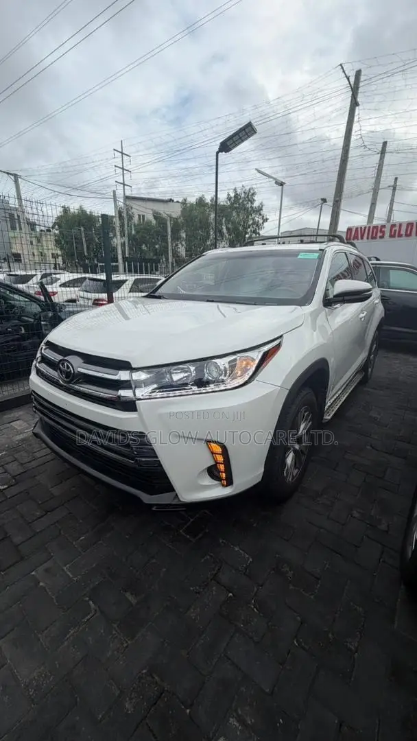 2015 Toyota Highlander XLE AWD SUV - 1