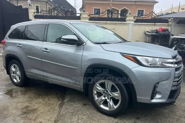 Toyota Highlander XLE 2017 Silver - 1