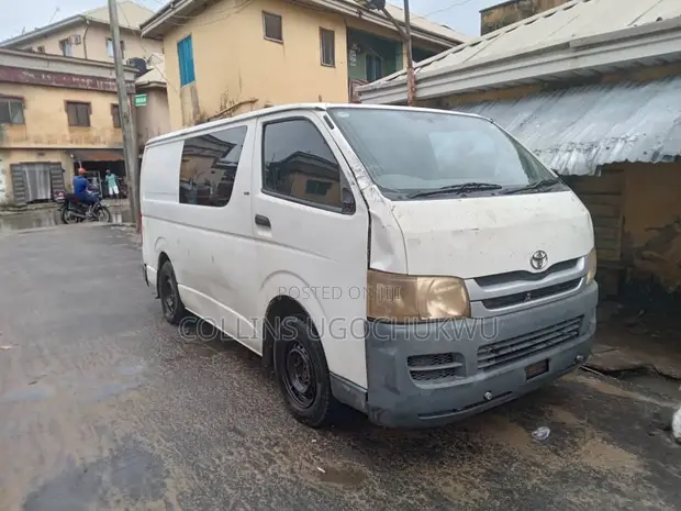 Toyota HiAce 2012 White - 1