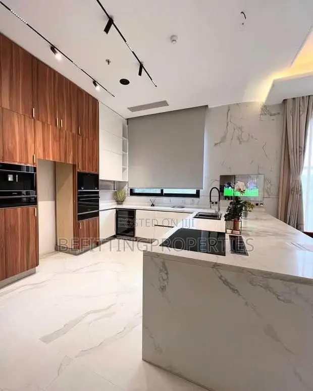 Luxury 4-Bedroom Maisonette in Banana Island, Ikoyi - 1
