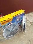Qasa 18-Inch Fan Mai Sake Caji Mai Haske 2 da Katin Hasken Rana - 1