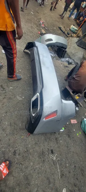 Cikakken Bumper na Baya don Lexus RX350 (2018)