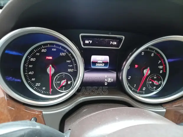 Mercedes-Benz GLE-Class 2016 SUV - 1