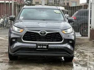 2021 Toyota Highlander XLE Gray