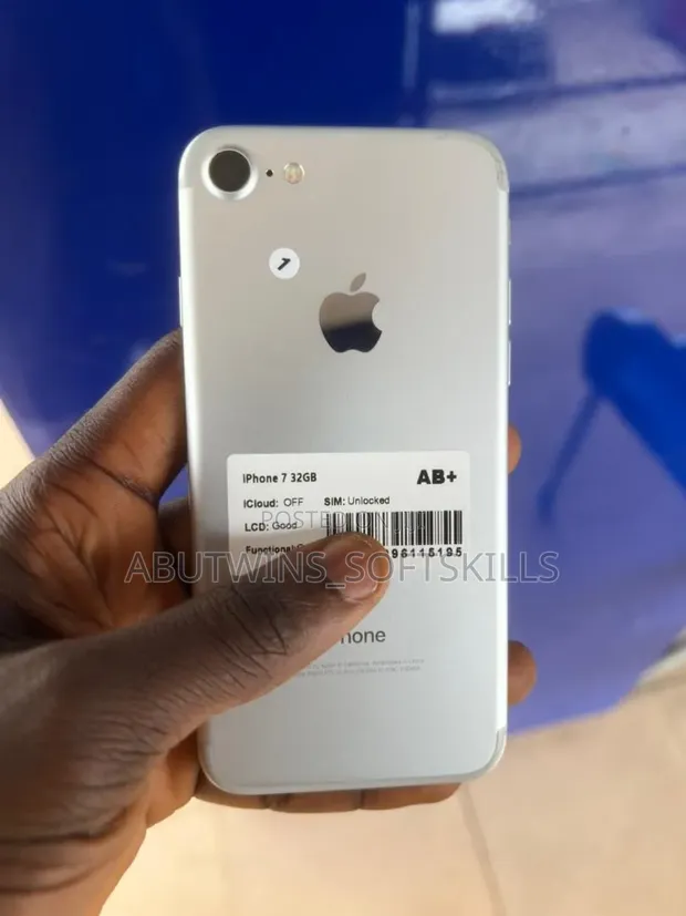 Apple iPhone 7 32GB Silver (UK Used) - 1