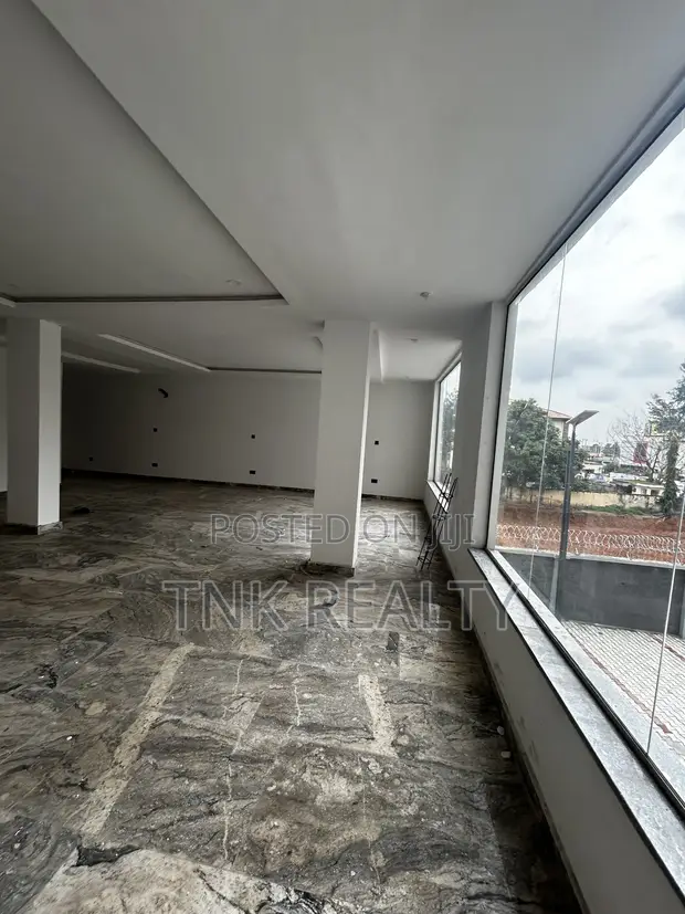 Spacious 115sqm Office/Shop for Rent in Wuse 2, Abuja - 1