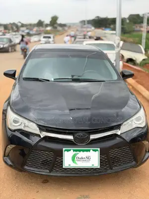2016 Toyota Camry SE Sedan