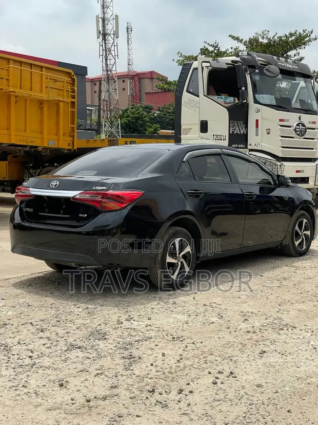 Toyota Corolla 2018 Black - 1