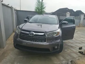 2016 Toyota Highlander LE V6 4x2 SUV