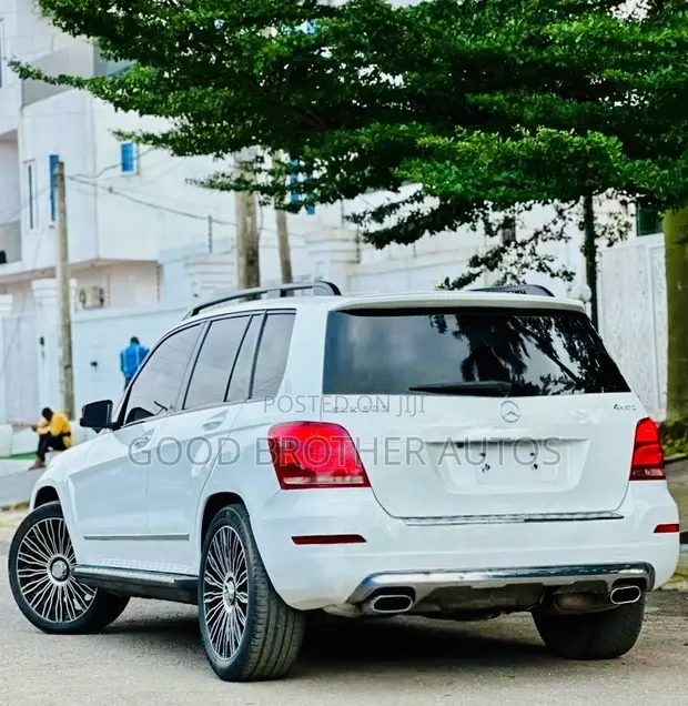 2015 Mercedes-Benz GLK 350 4MATIC SUV - 1
