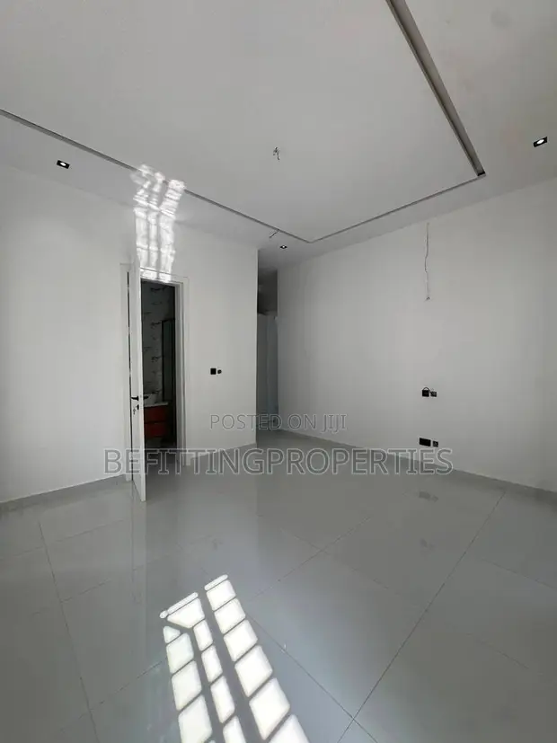 5 Bedroom Duplex with BQ & Pool in Lekki - 1