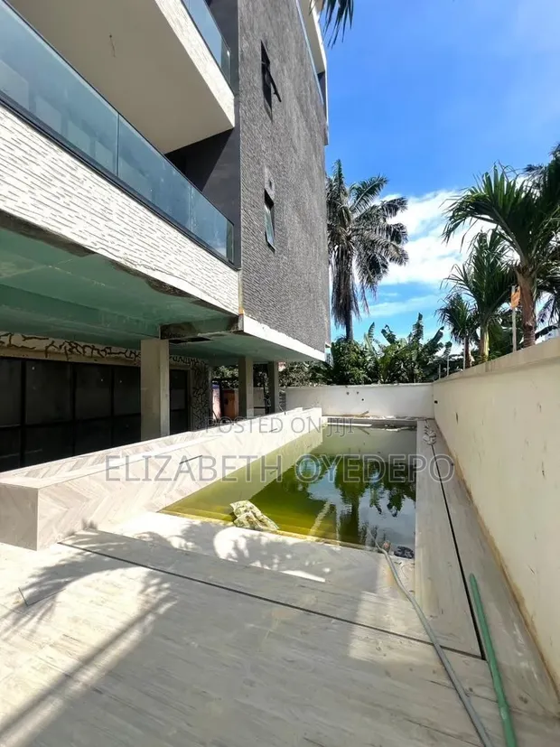 Gidan Wanka Mai Dakuna 3 da Kayayyaki a Old Ikoyi don Siyara - 1