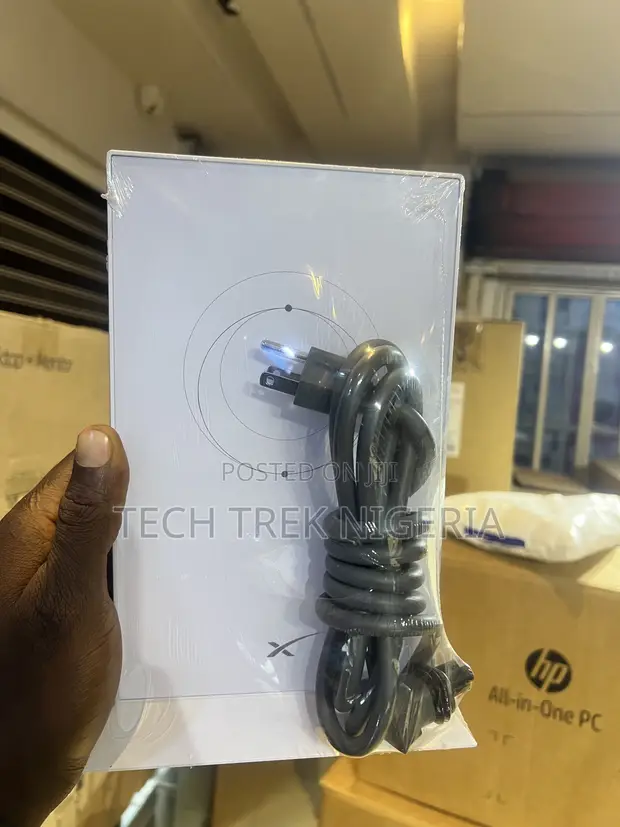 Starlink V2 Mesh WiFi Router - 1