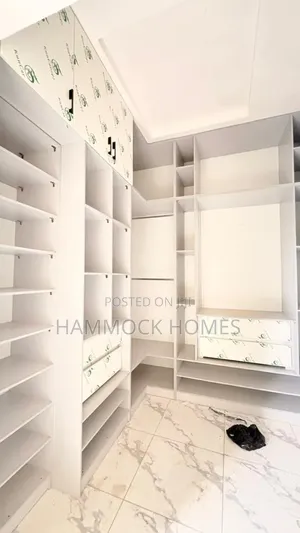 4 Bedroom Duplex Don Sayarwa a Carlton Gate Estate, Akobo