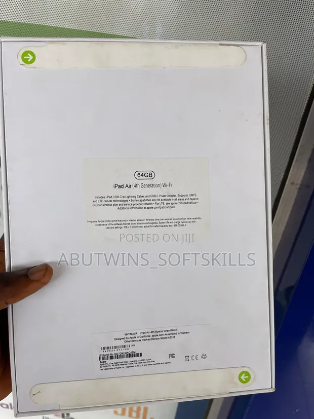 Apple iPad Air (4th Gen) 64GB Gray - 1
