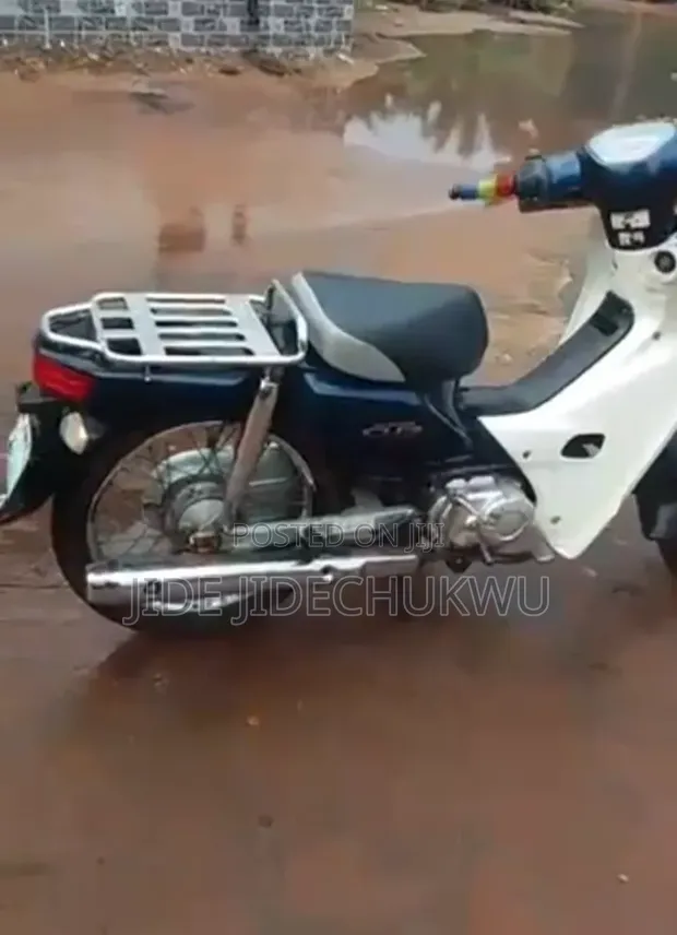 Honda CB 2010 Blue - 1