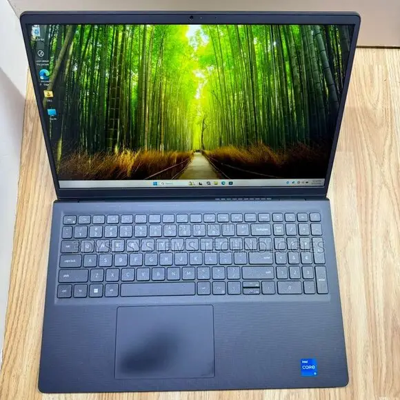 Dell Vostro 15 3510 Laptop: Core i5, 8GB RAM, 128GB SSD - 1