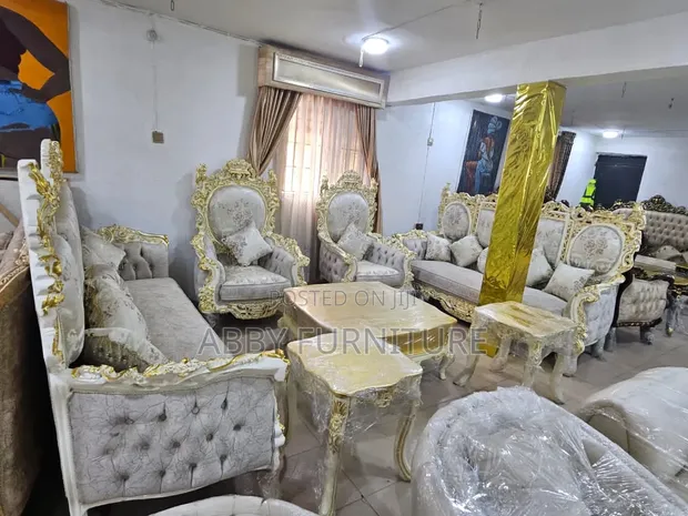 Luxury 10-Seater Turkish Sofa Set tare da Coffee Table & Stools - 1