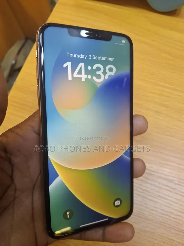 Apple iPhone XS Max 64GB Gold - 1