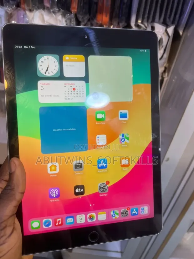 Apple iPad 6th Gen Wi-Fi 32GB Silver (UK Used) - 1