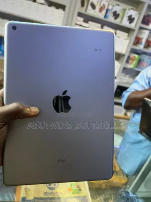 Apple iPad 6th Gen Wi-Fi 32GB Silver (Amfani da aka yi a UK)
