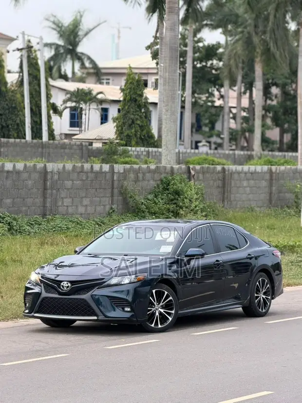 2018 Toyota Camry SE FWD 2.5L Blue - 1