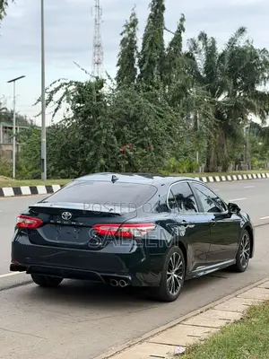 2018 Toyota Camry SE FWD 2.5L Blue