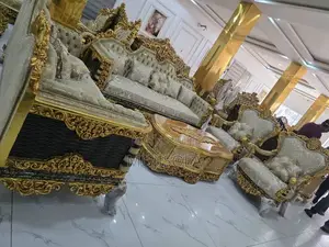 Royal Sofa Chair - Itace Mai Kauri, Zubin Zama Mai Girma