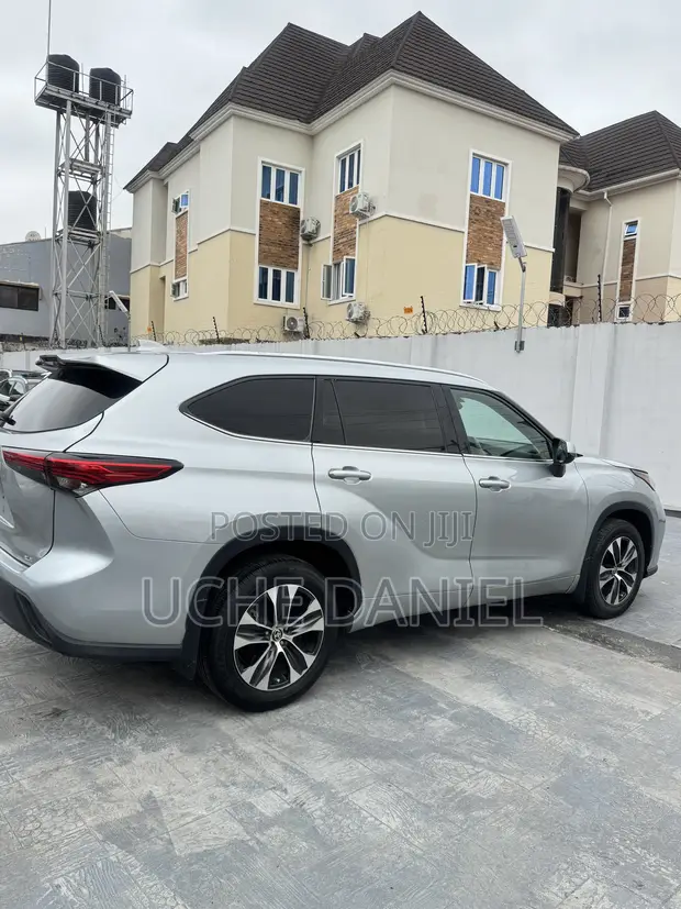 2020 Toyota Highlander XLE AWD Silver - 1
