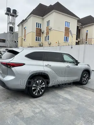 2020 Toyota Highlander XLE AWD Silver