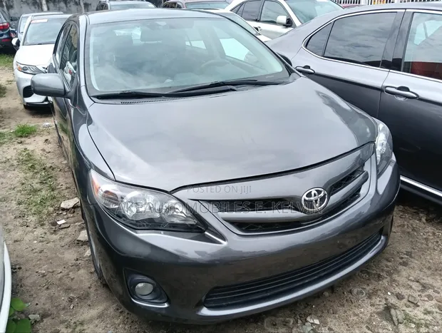 Toyota Corolla 2013 Gray - 1