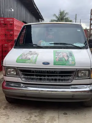 Ford E-250 Van