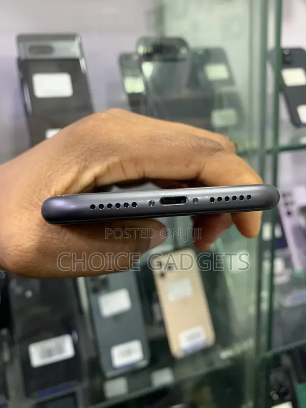 Apple iPhone 11 64GB Baki - 1