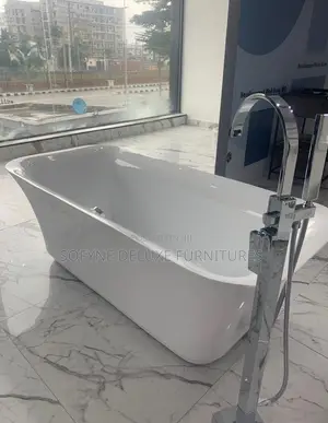Babban Jacuzzi Bathtub