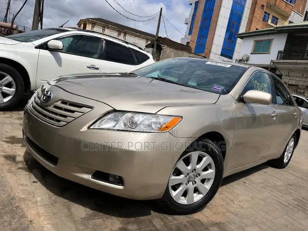 2009 Toyota Camry XLE V6 Sedan - Gold - 1