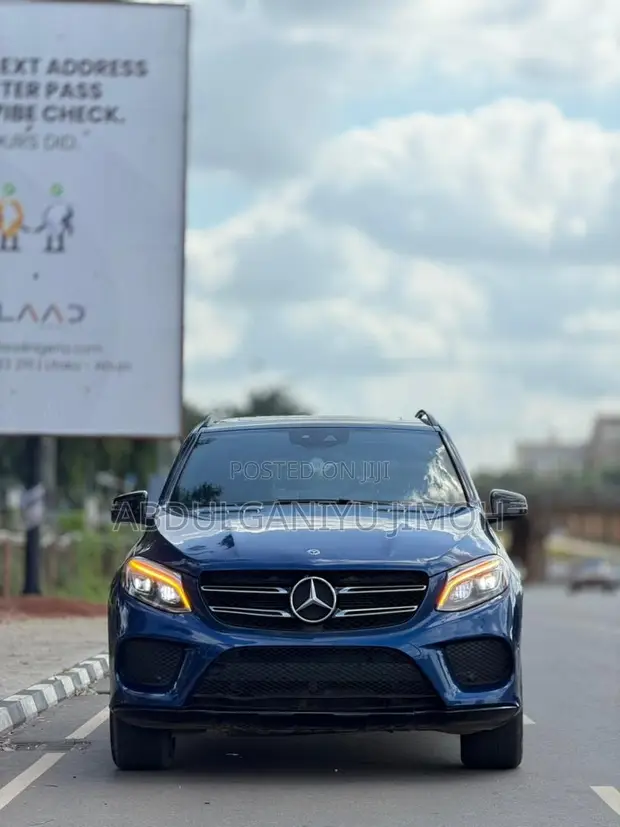 Mercedes-Benz GLE 350d 4MATIC 2018 Blue SUV - 1