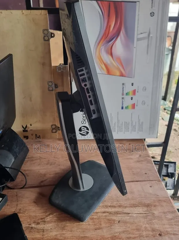 Dell 24" Frameless Monitor U2417H - 1
